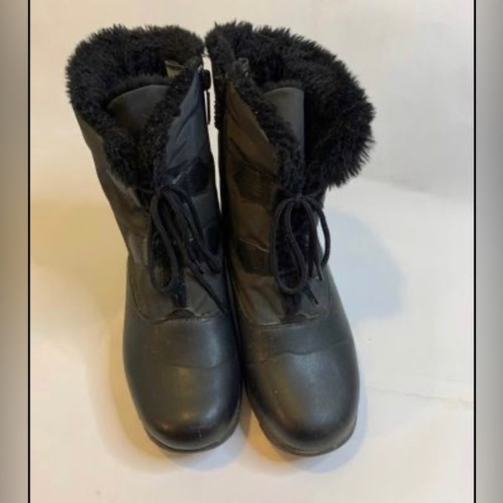 Totes brand faux fur lined all weather boots size 9
